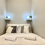 Free Parking, Airconditioning, 2 Bdr, Super Location