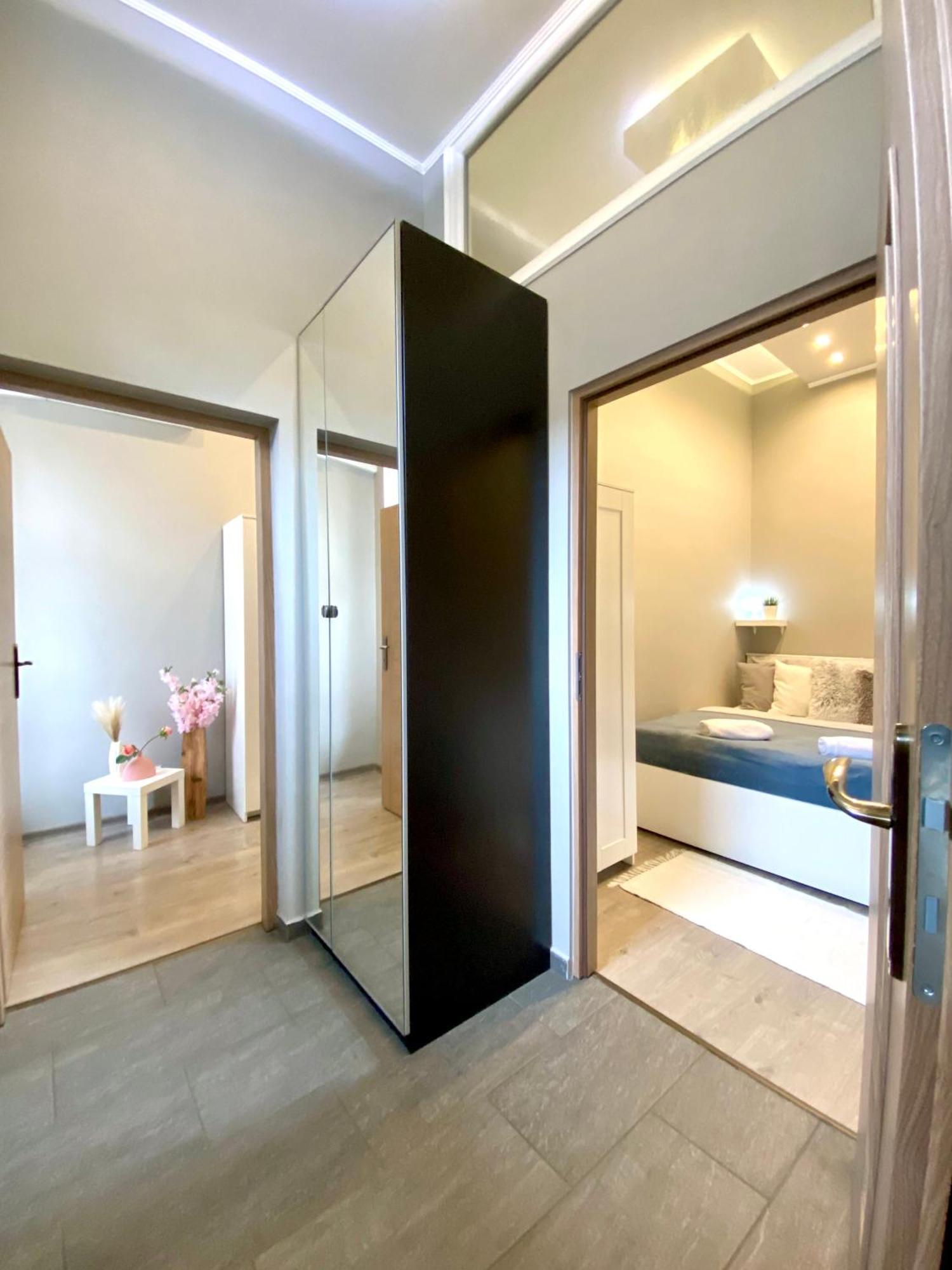 Free Parking, Airconditioning, 2 Bdr, Super Location