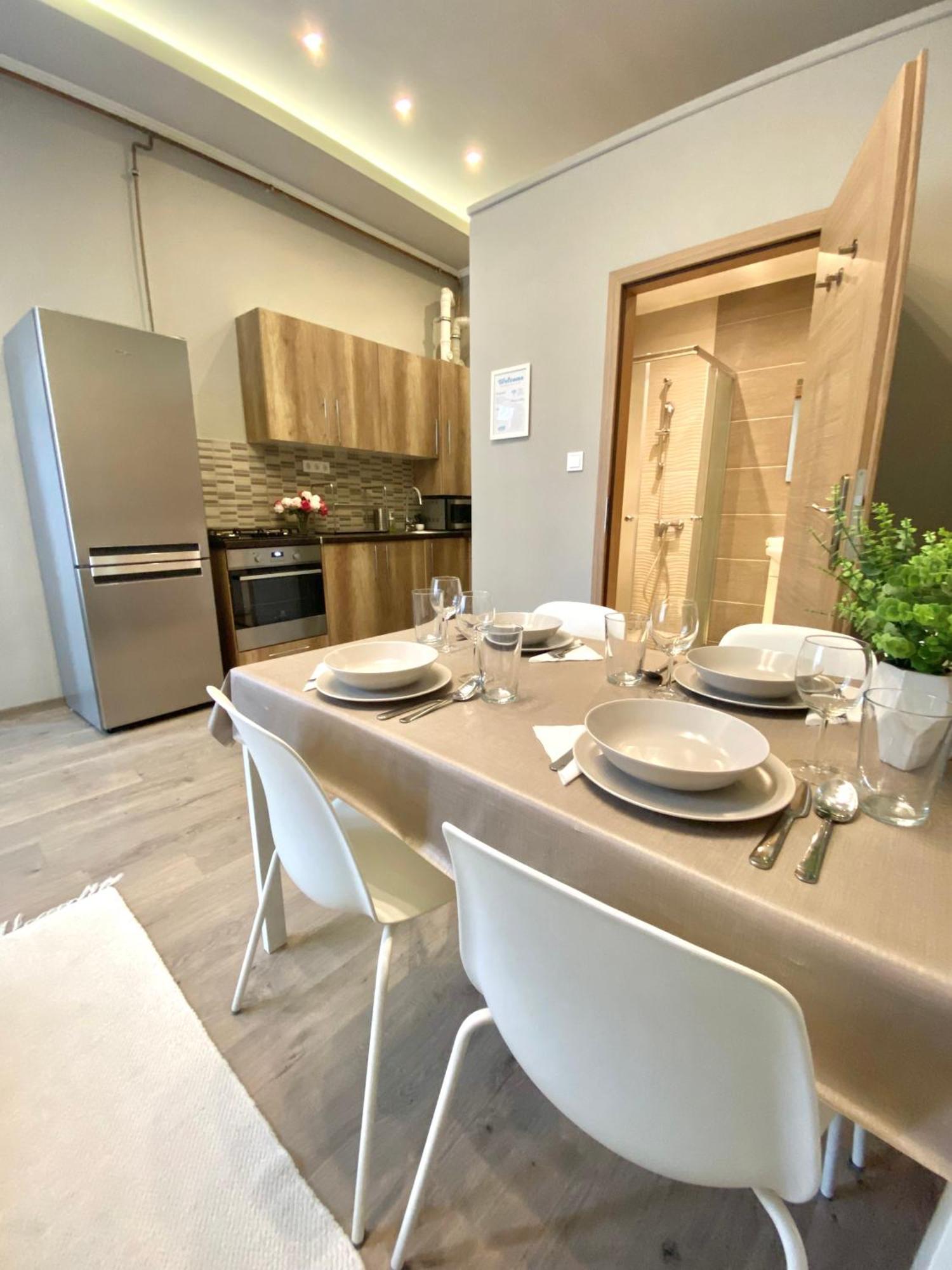 Free Parking, Airconditioning, 2 Bdr, Super Location Budapest