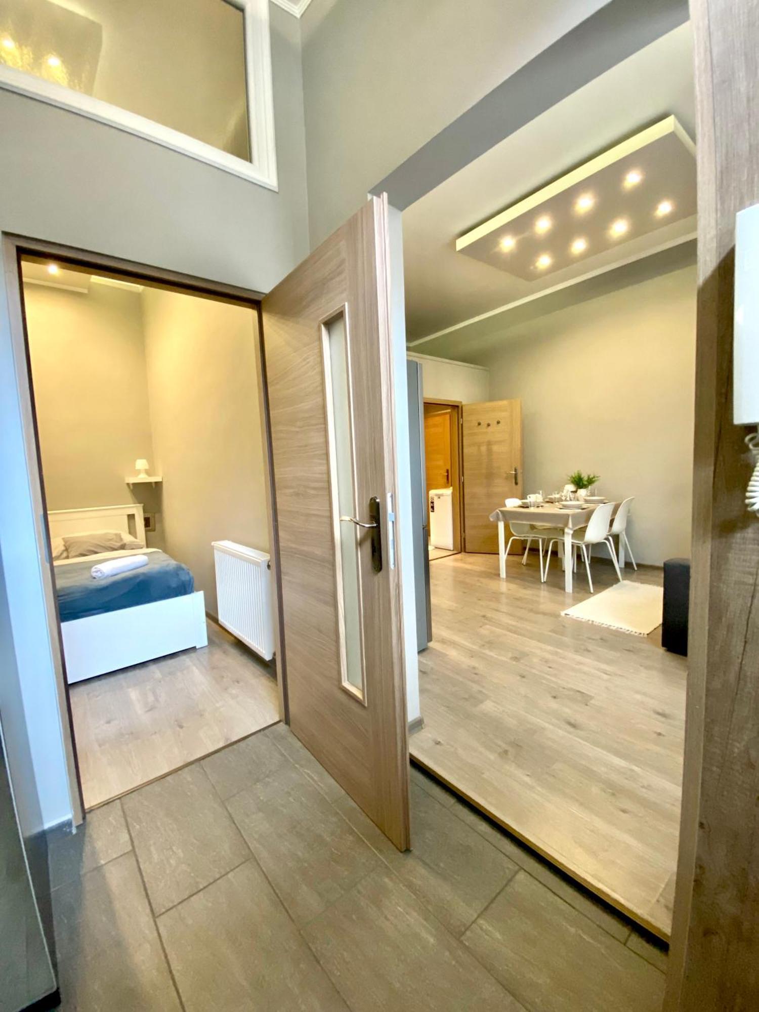 Free Parking, Airconditioning, 2 Bdr, Super Location