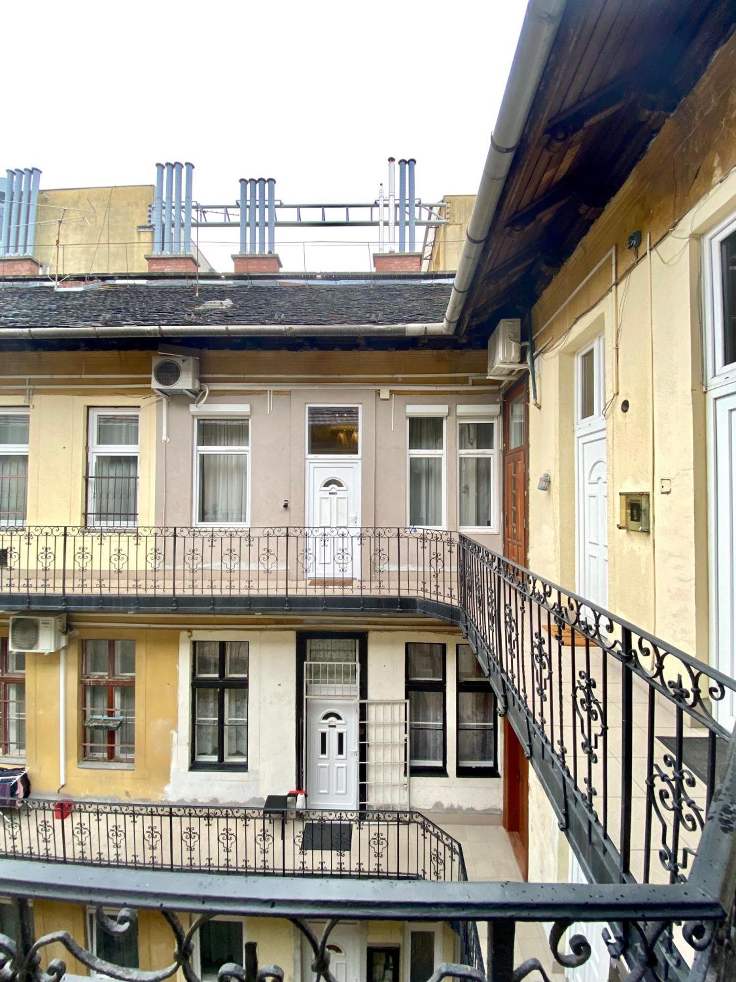 Free Parking, Airconditioning, 2 Bdr, Super Location Budapest
