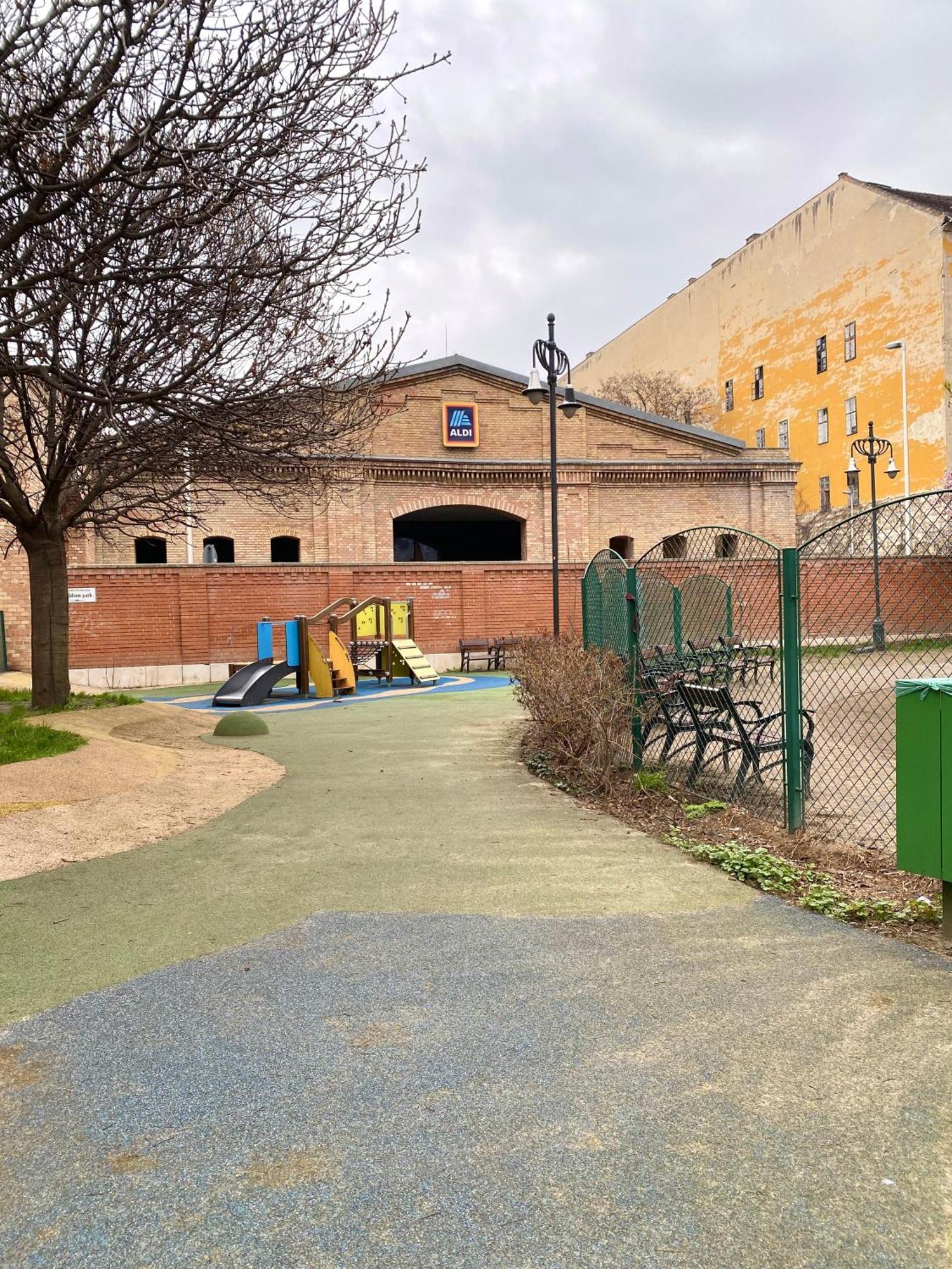 Free Parking, Airconditioning, 2 Bdr, Super Location