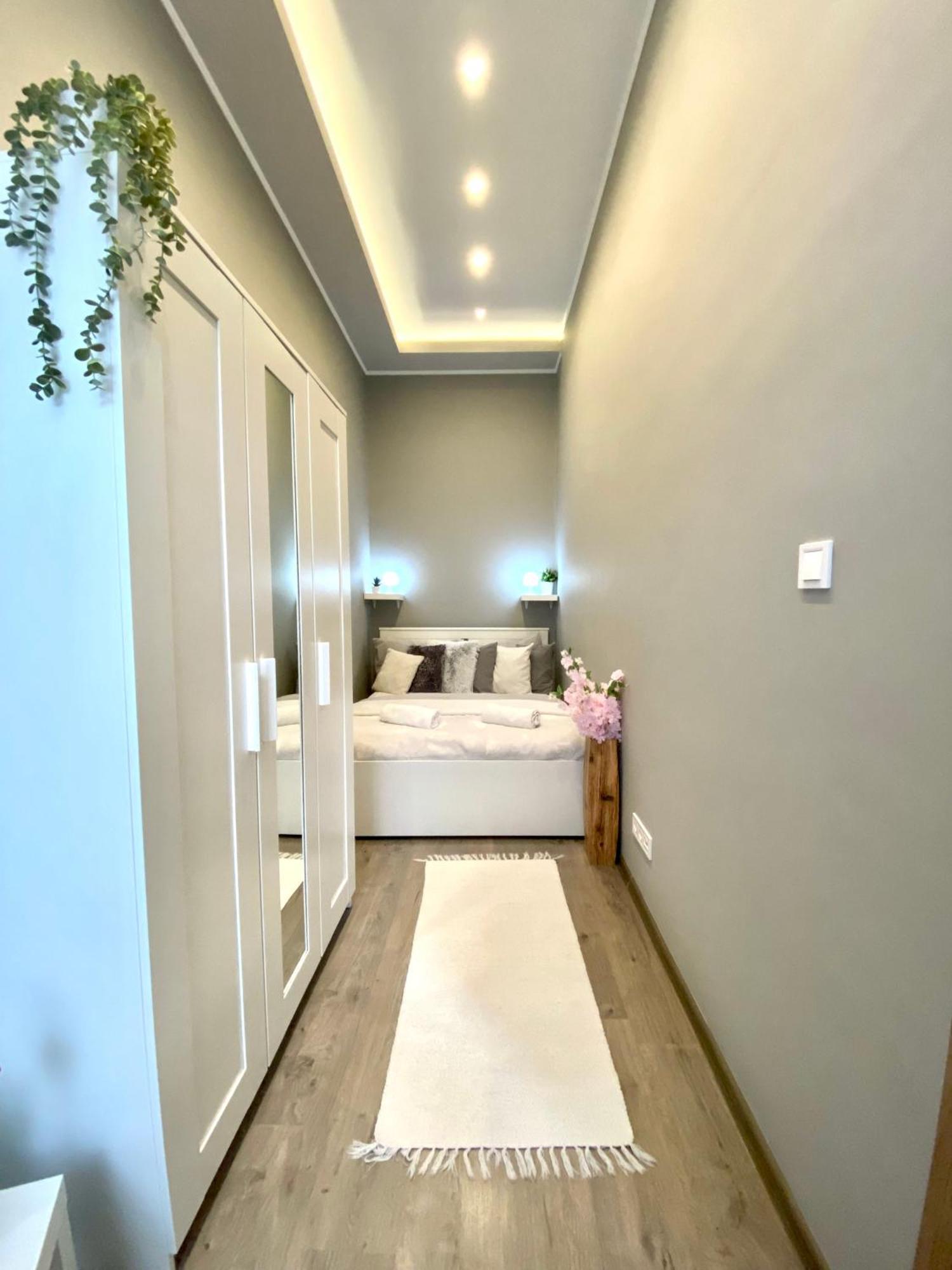 Apartment Free Parking, Airconditioning, 2 Bdr, Super Location Budapest