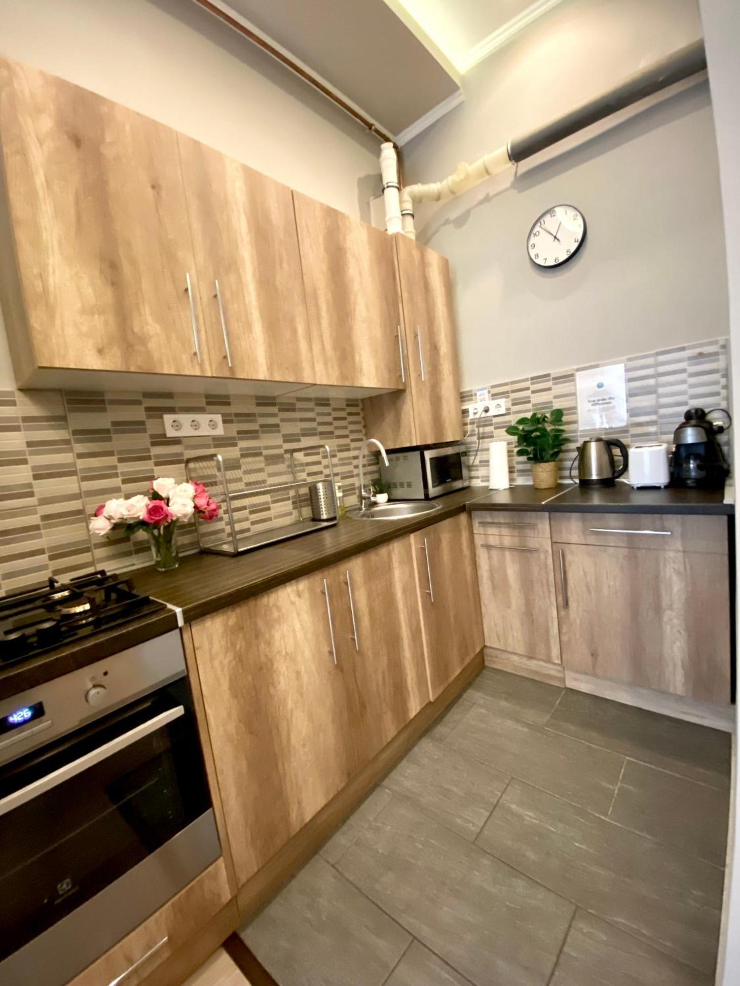 Free Parking, Airconditioning, 2 Bdr, Super Location * Budapest